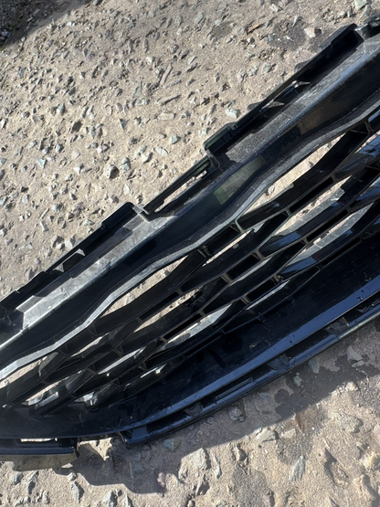 Range Rover Sport L461 2022-ON Front Bumper Lower Grille N9X2-17F791-B Damaged