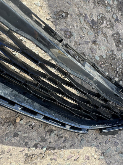 Range Rover Sport L461 2022-ON Front Bumper Lower Grille N9X2-17F791-B Damaged