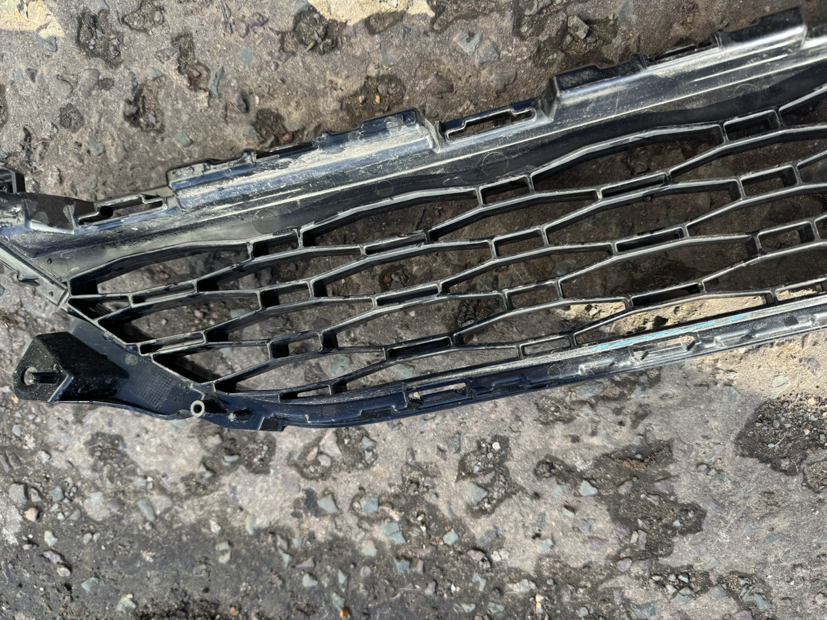 Range Rover Sport L461 2022-ON Front Bumper Lower Grille N9X2-17F791-B Damaged