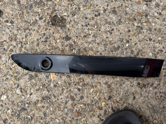 Trim Kanan Bumper Belakang Range Rover Evoque 2019 ON M8D2-17D752-CA Original