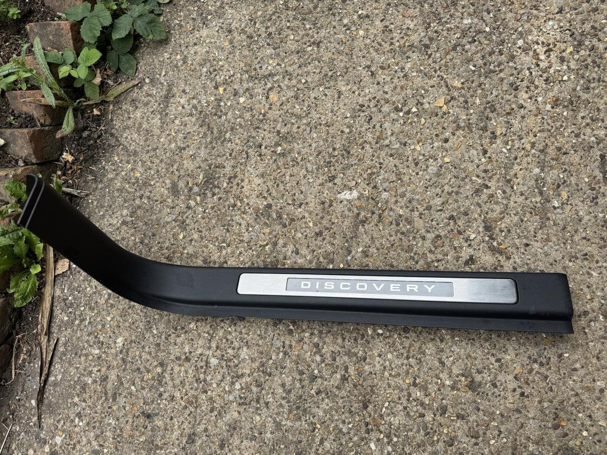 2024 Discovery Sport D L550 Passenger Front Sill Trim (RDynamic) LK72-02349