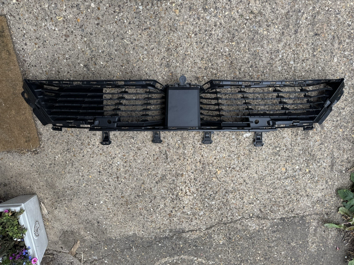 PEUGEOT 3008 Front Grill 2022-On | OEM 9839795580 Used Genuine