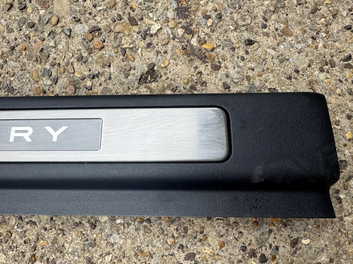2024 Discovery Sport D L550 Passenger Front Sill Trim (RDynamic) LK72-02349