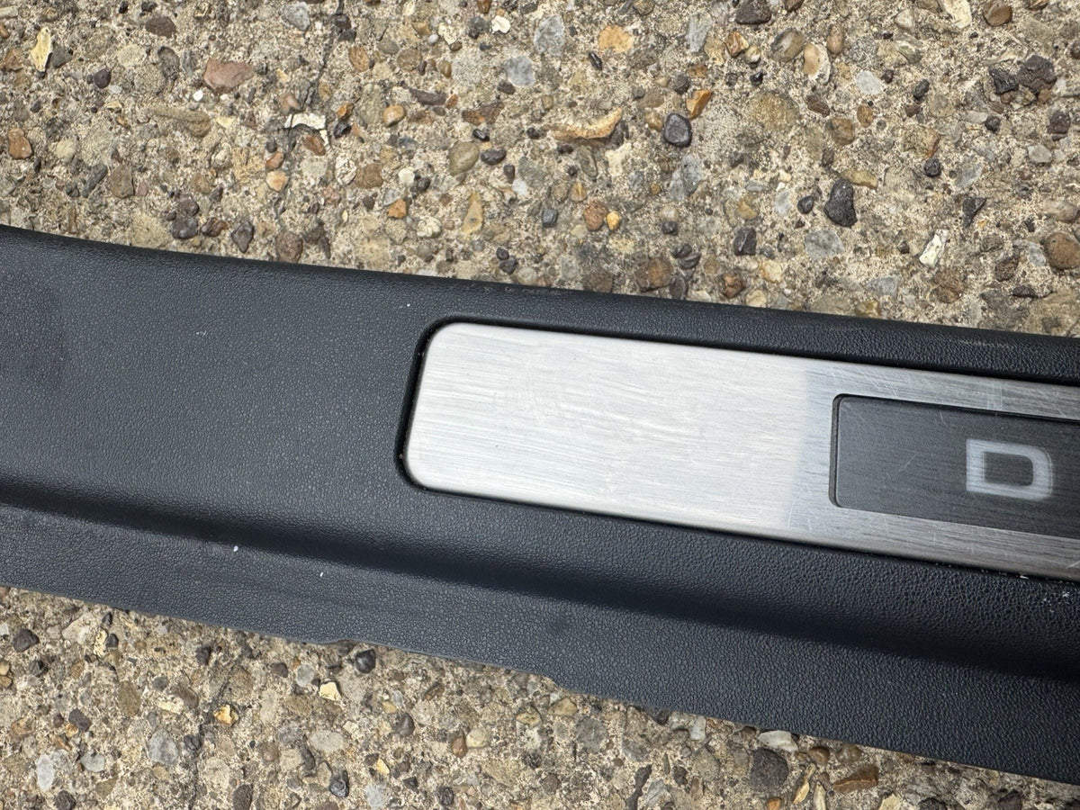 2024 Discovery Sport D L550 Passenger Front Sill Trim (RDynamic) LK72-02349
