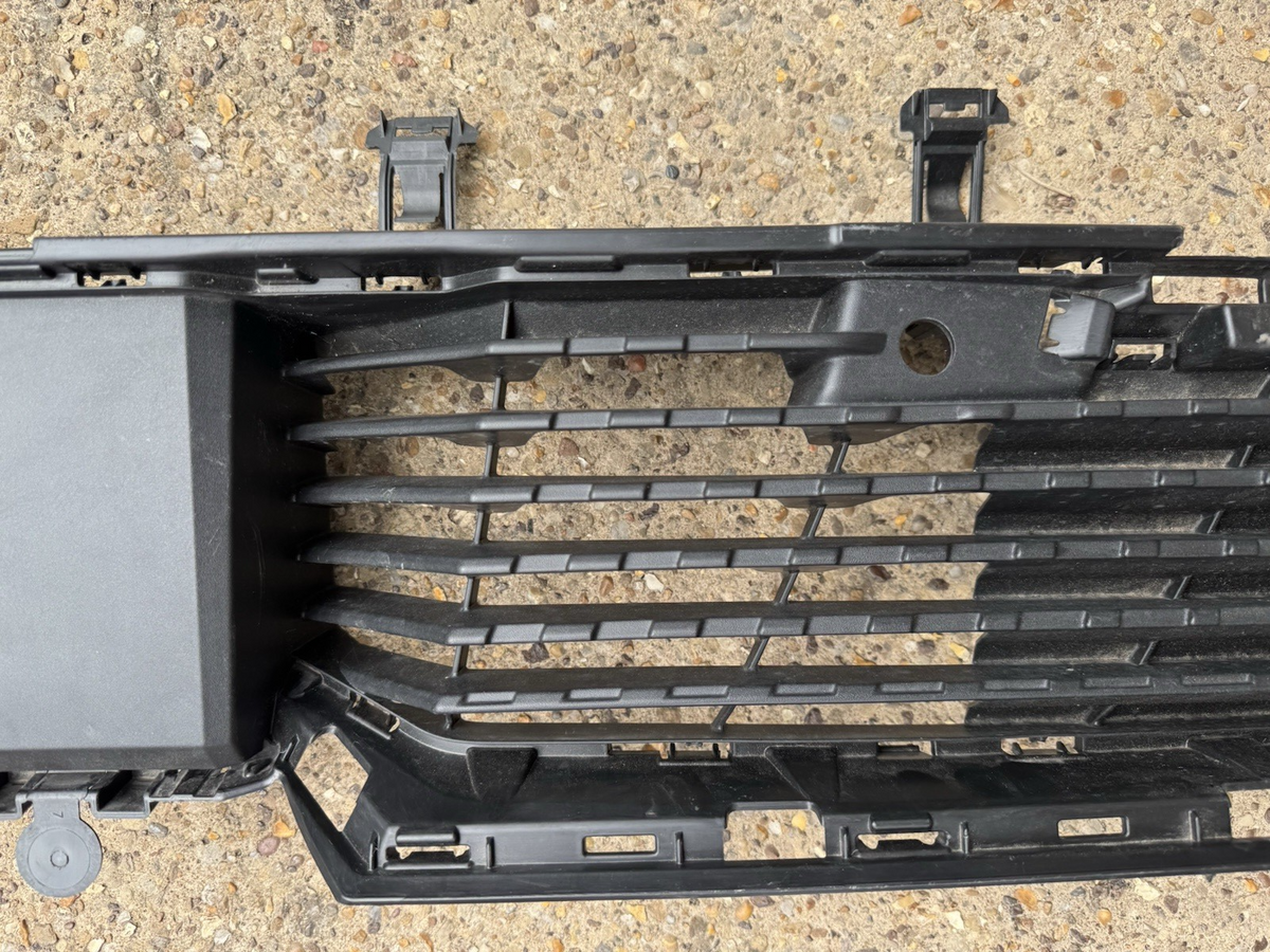 PEUGEOT 3008 Front Grill 2022-On | OEM 9839795580 Used Genuine