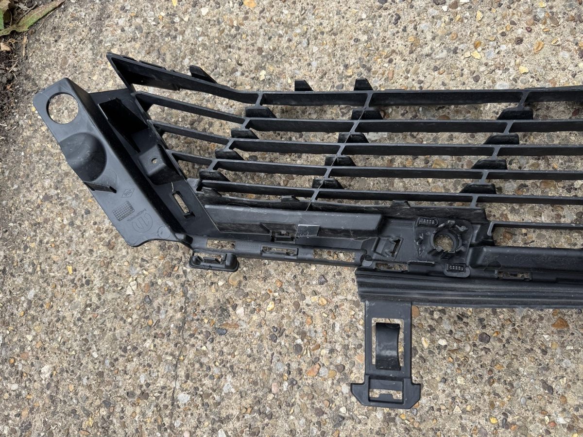 PEUGEOT 3008 Front Grill 2022-On | OEM 9839795580 Used Genuine