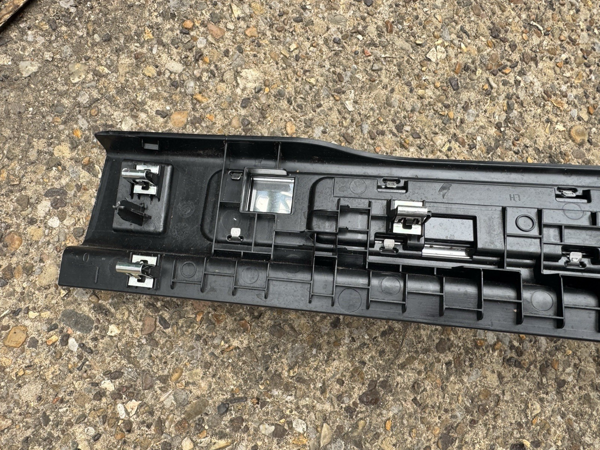 2024 Discovery Sport D L550 Passenger Front Sill Trim (RDynamic) LK72-02349