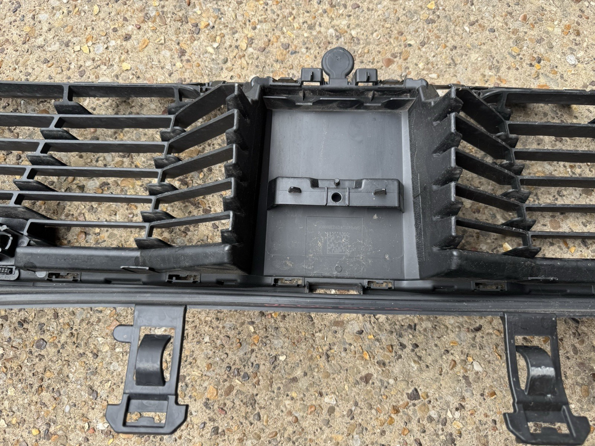 PEUGEOT 3008 Front Grill 2022-On | OEM 9839795580 Used Genuine