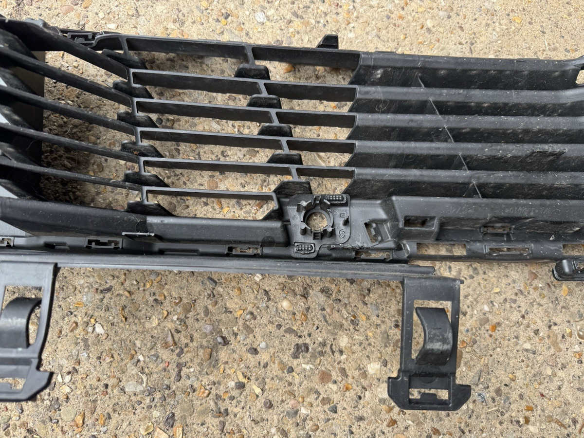 PEUGEOT 3008 Front Grill 2022-On | OEM 9839795580 Used Genuine