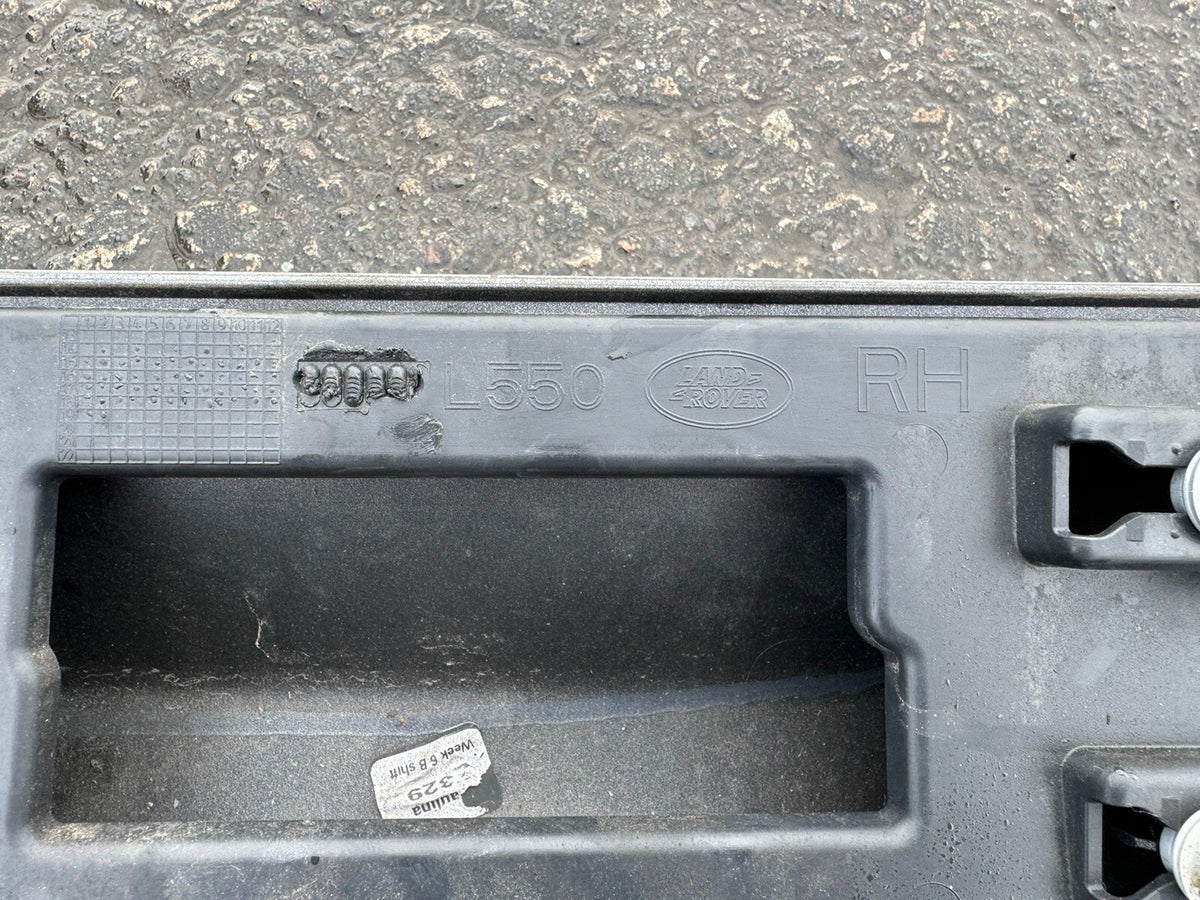 Moulding Pintu Sisi Kanan LAND ROVER DISCOVERY SPORT L550 Original FK72274A48ACW