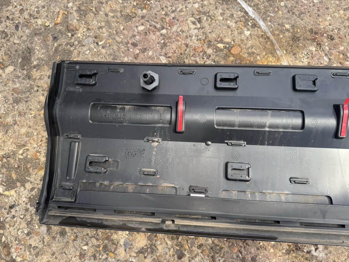 Land Rover Defender Rear Right Side Door Moulding 2020 ON L8B2-274A48-C Genuine