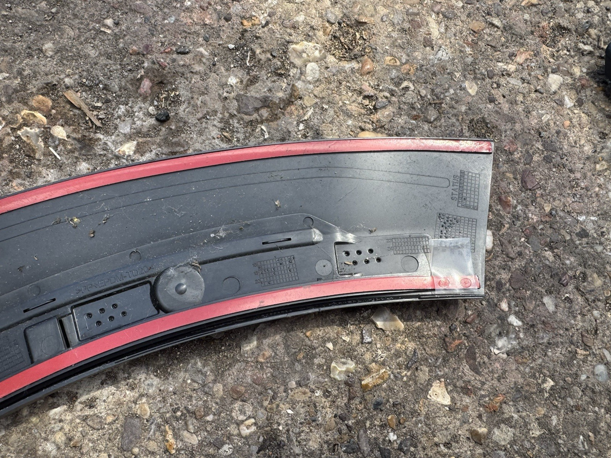 Genuine Volvo XC60 Left Rear Door Trim Moulding - Part Number 31650207