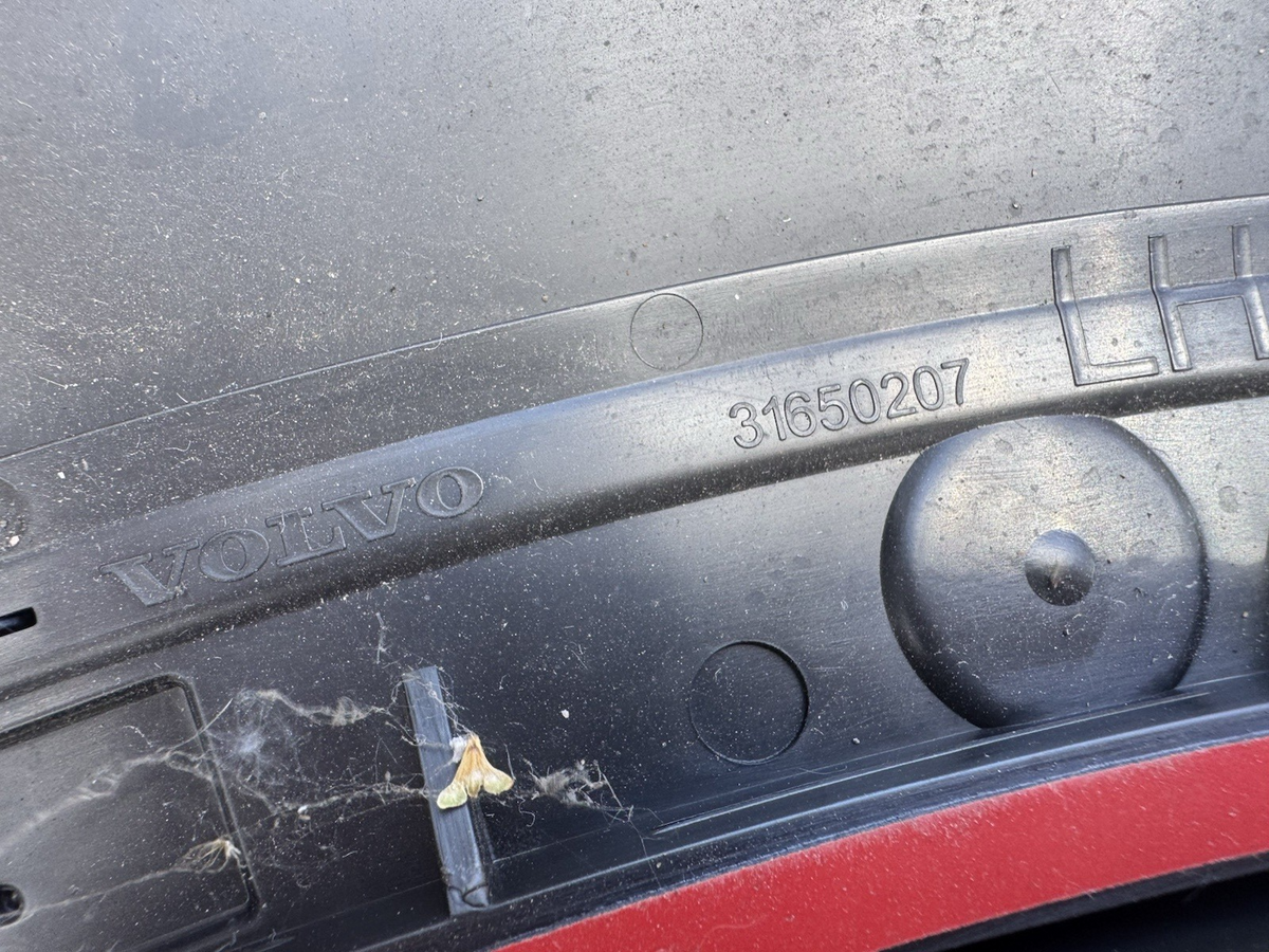 Genuine Volvo XC60 Left Rear Door Trim Moulding - Part Number 31650207