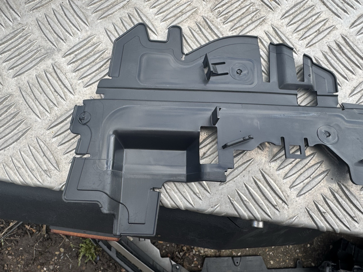 Peugeot 208 II air vent 9838100980