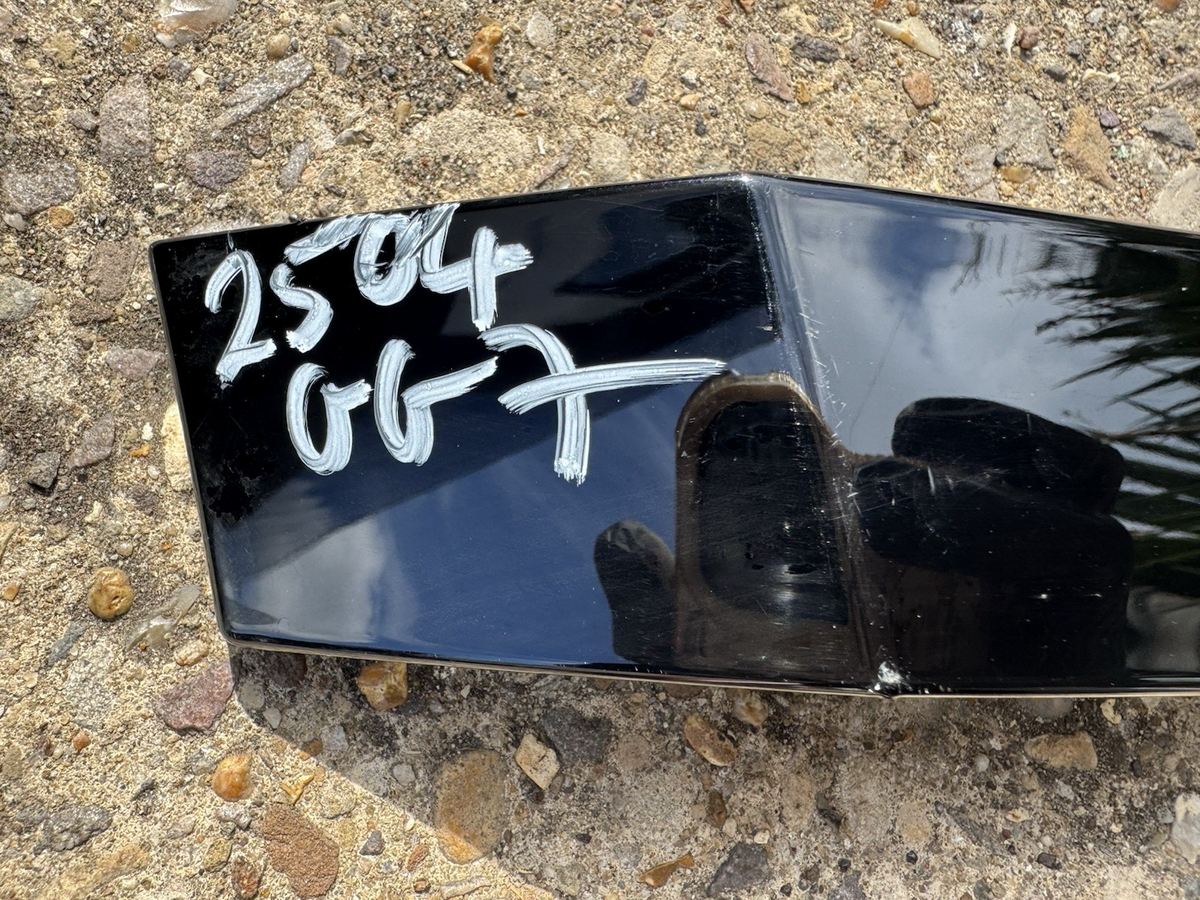 GENUINE RANGE ROVER EVOQUE REAR BUMPER LEFT TRIM M8D2-17D753-CA