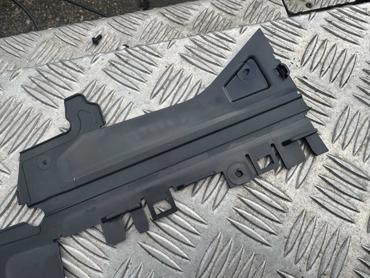 Peugeot 208 II air vent 9838100980