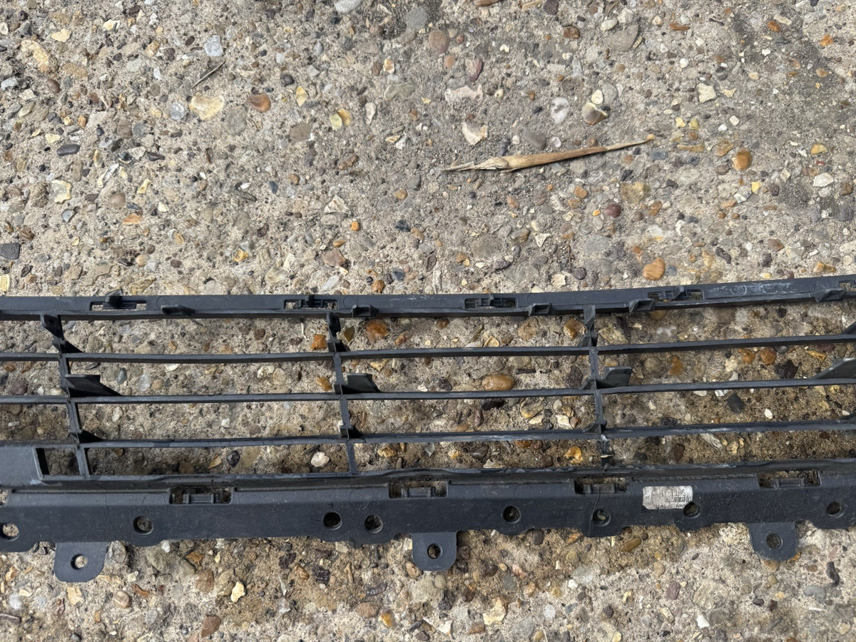VAUXHALL ASTRA K FRONT CENTRE LOWER GRILLE GRILL 13423678 2016