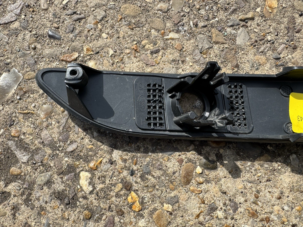 GENUINE RANGE ROVER EVOQUE REAR BUMPER LEFT TRIM M8D2-17D753-CA