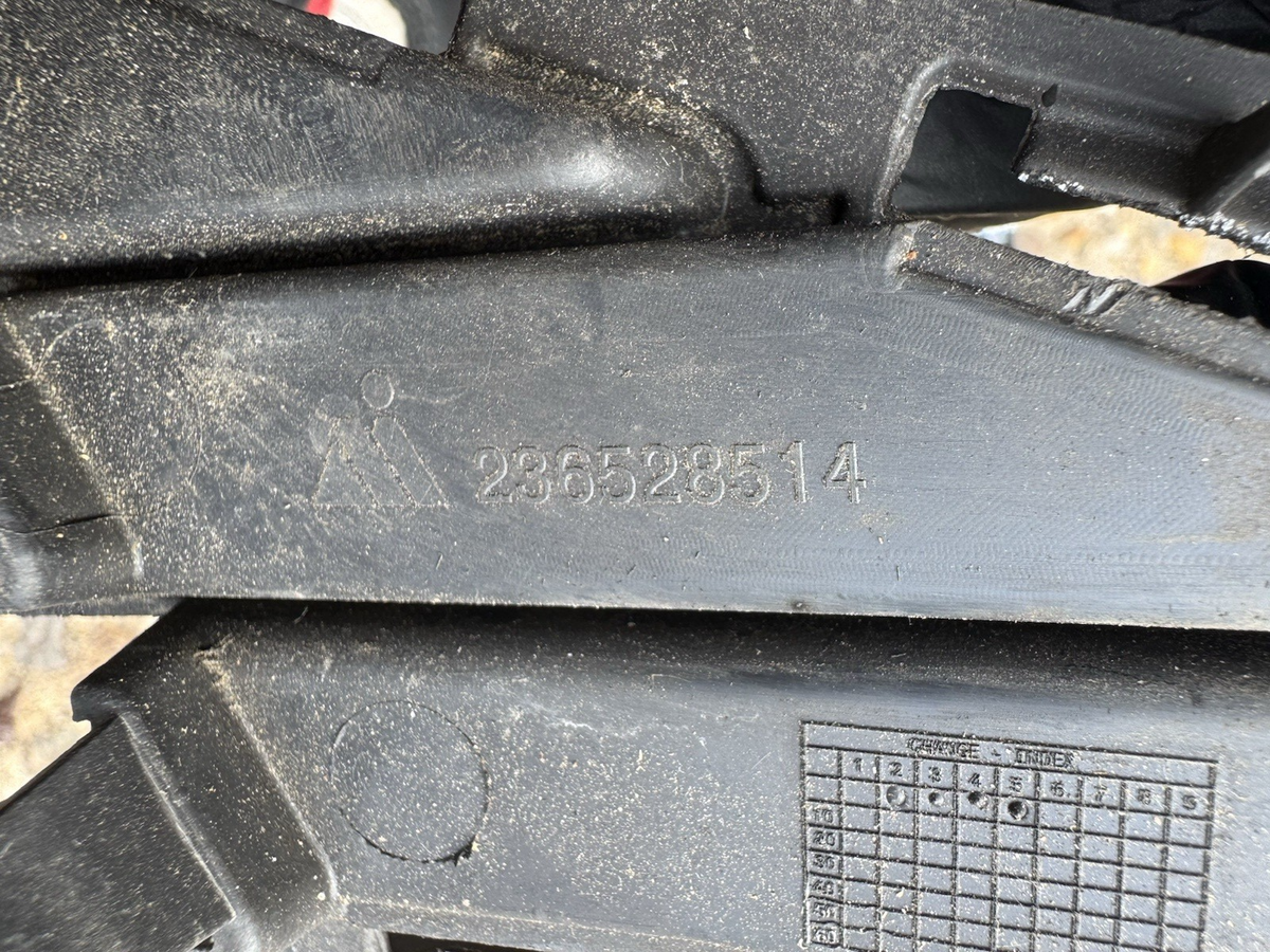 VAUXHALL ASTRA K FRONT CENTRE LOWER GRILLE GRILL 13423678 2016
