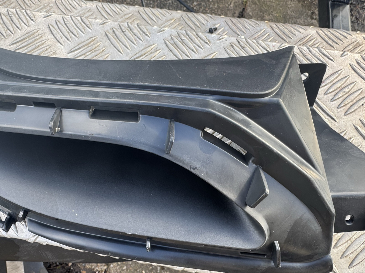 *NEW MERCEDES E CLASS W213 REAR RIGHT EXHAUST TIP BRACKET A2138856706 17-ON