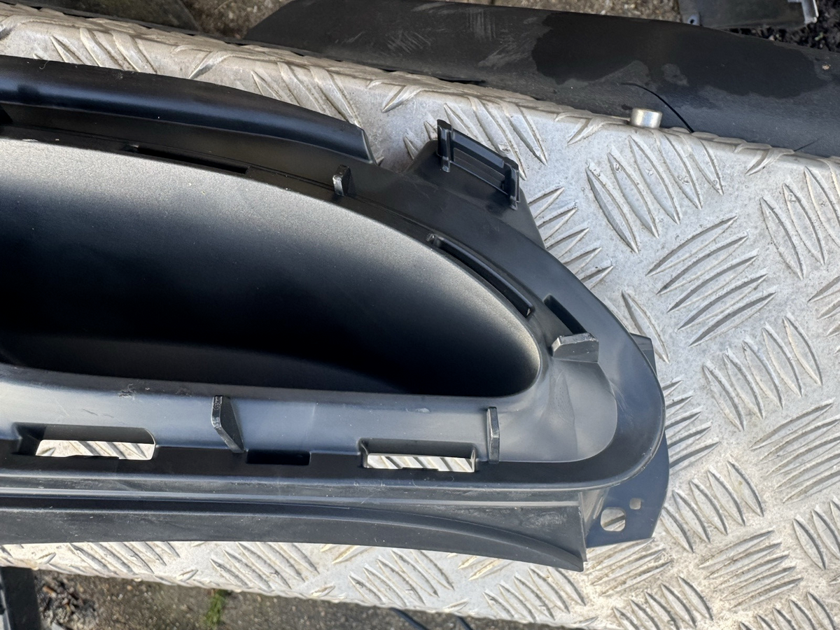 *NEW MERCEDES E CLASS W213 REAR RIGHT EXHAUST TIP BRACKET A2138856706 17-ON