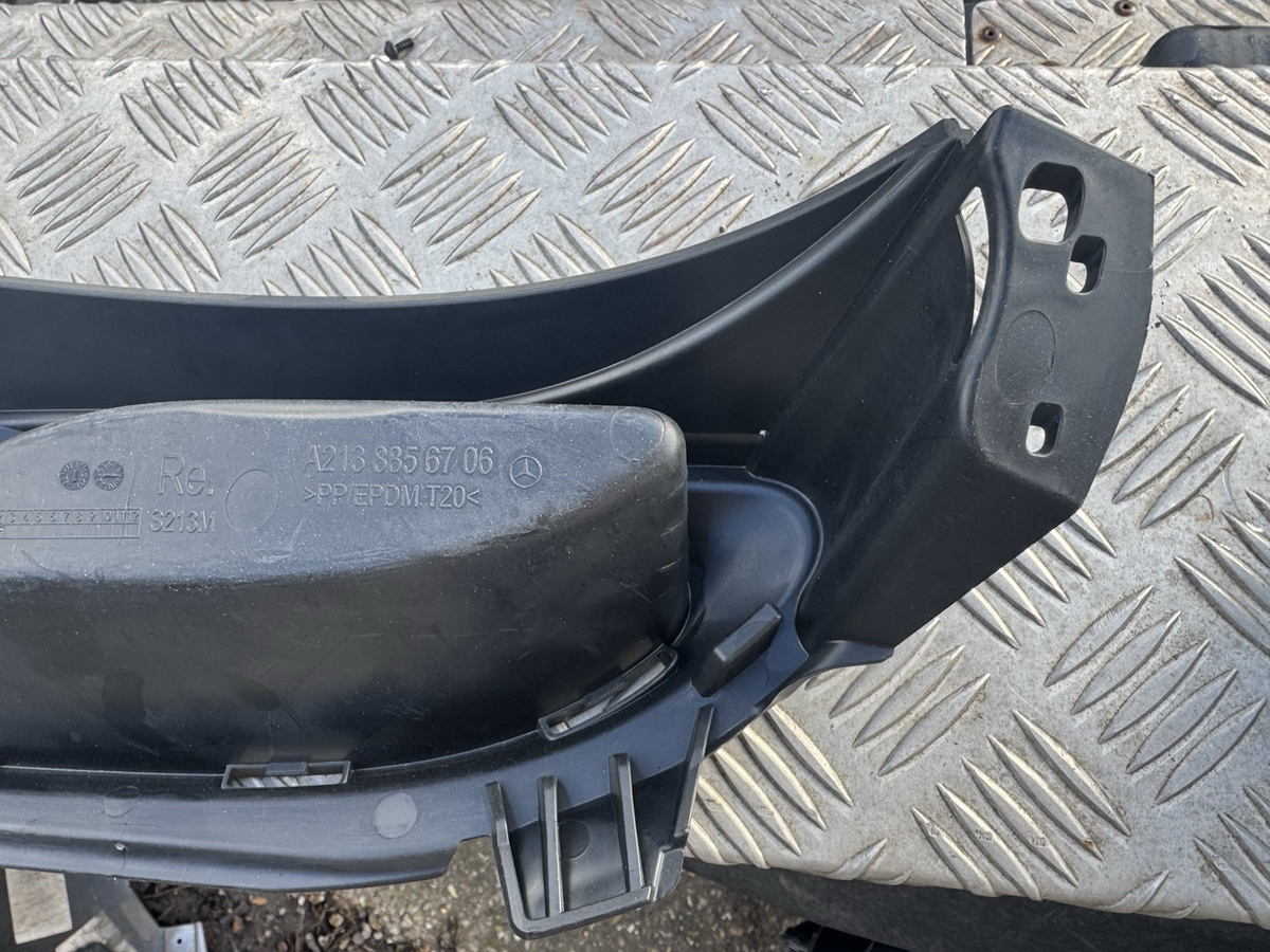 *NEW MERCEDES E CLASS W213 REAR RIGHT EXHAUST TIP BRACKET A2138856706 17-ON