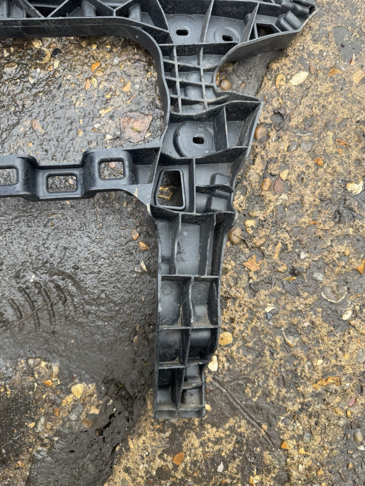 VW PASSAT B8 BREKET DUDUKAN BUMPER BELAKANG SISI KANAN 2015-2019 3G9807376