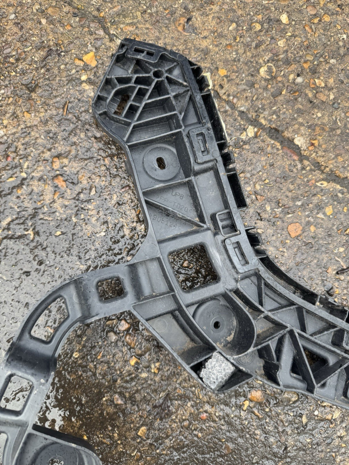 VW PASSAT B8 BREKET DUDUKAN BUMPER BELAKANG SISI KANAN 2015-2019 3G9807376