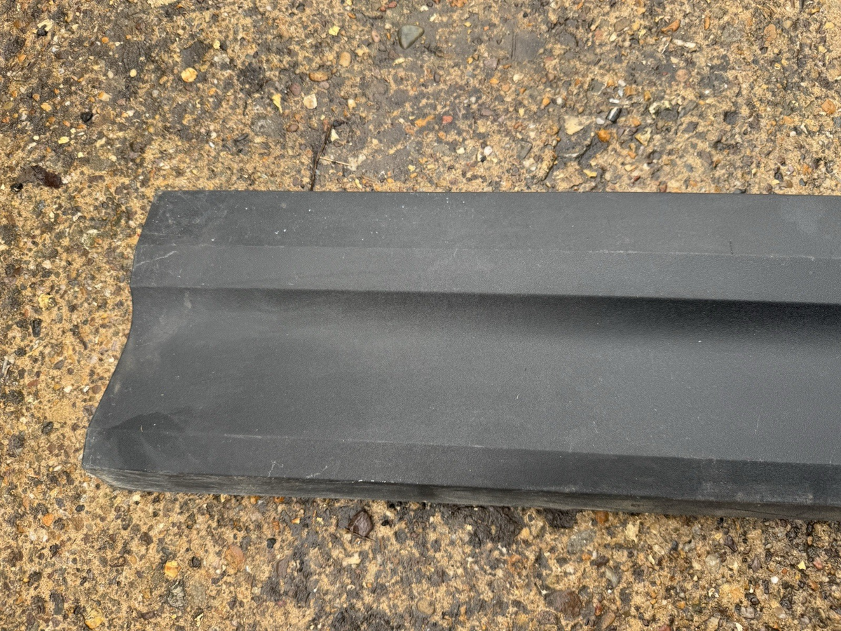 Volvo XC40 18-23 Lis Moulding Bawah Pintu Depan Kanan Original 31448317 31448337 I9K10