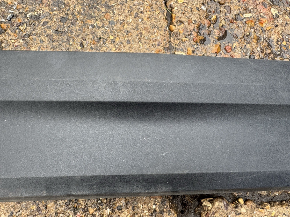 Volvo XC40 18-23 Lis Moulding Bawah Pintu Depan Kanan Original 31448317 31448337 I9K10