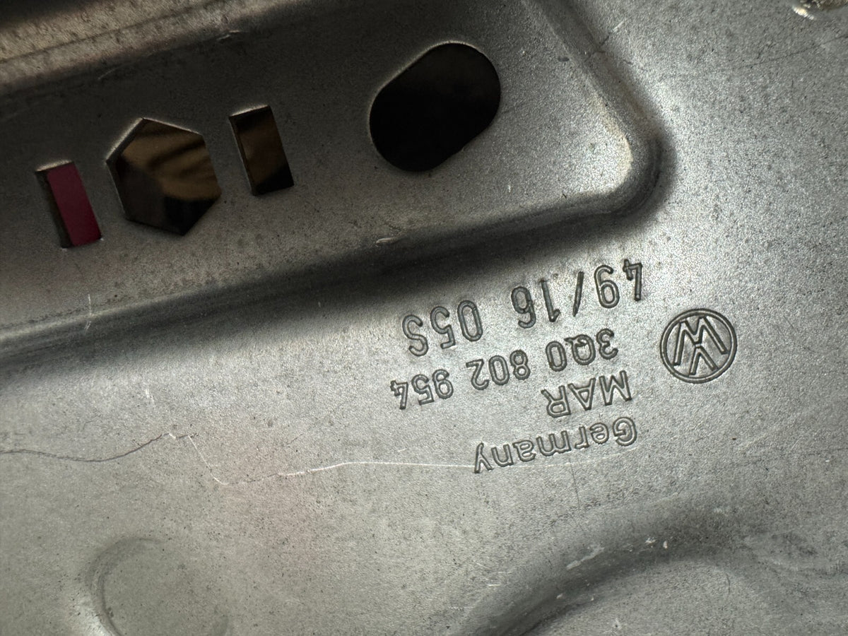 VW / Skoda ขายึดเบาะพิงหลัง เบาะหลัง 3Q0803876 ขวา บน