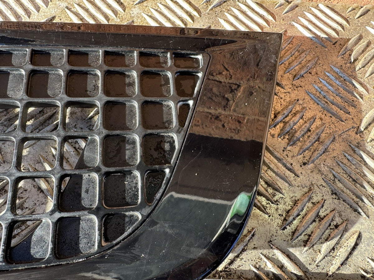 Land Rover Defender L663 Front Left Wing Air Vent Grill 2020 On N8B2-280B11-BA
