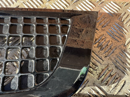 Land Rover Defender L663 Front Left Wing Air Vent Grill 2020 On N8B2-280B11-BA