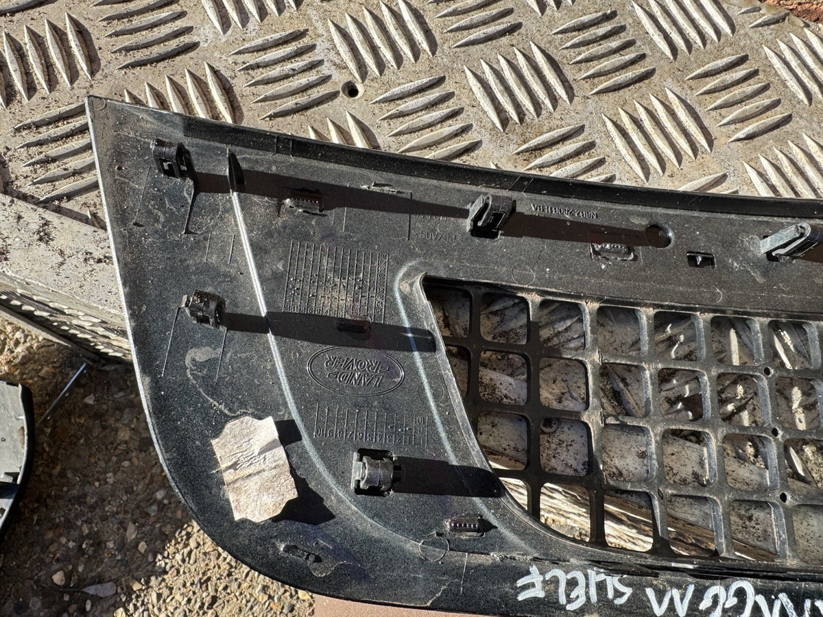 Land Rover Defender L663 Front Left Wing Air Vent Grill 2020 On N8B2-280B11-BA