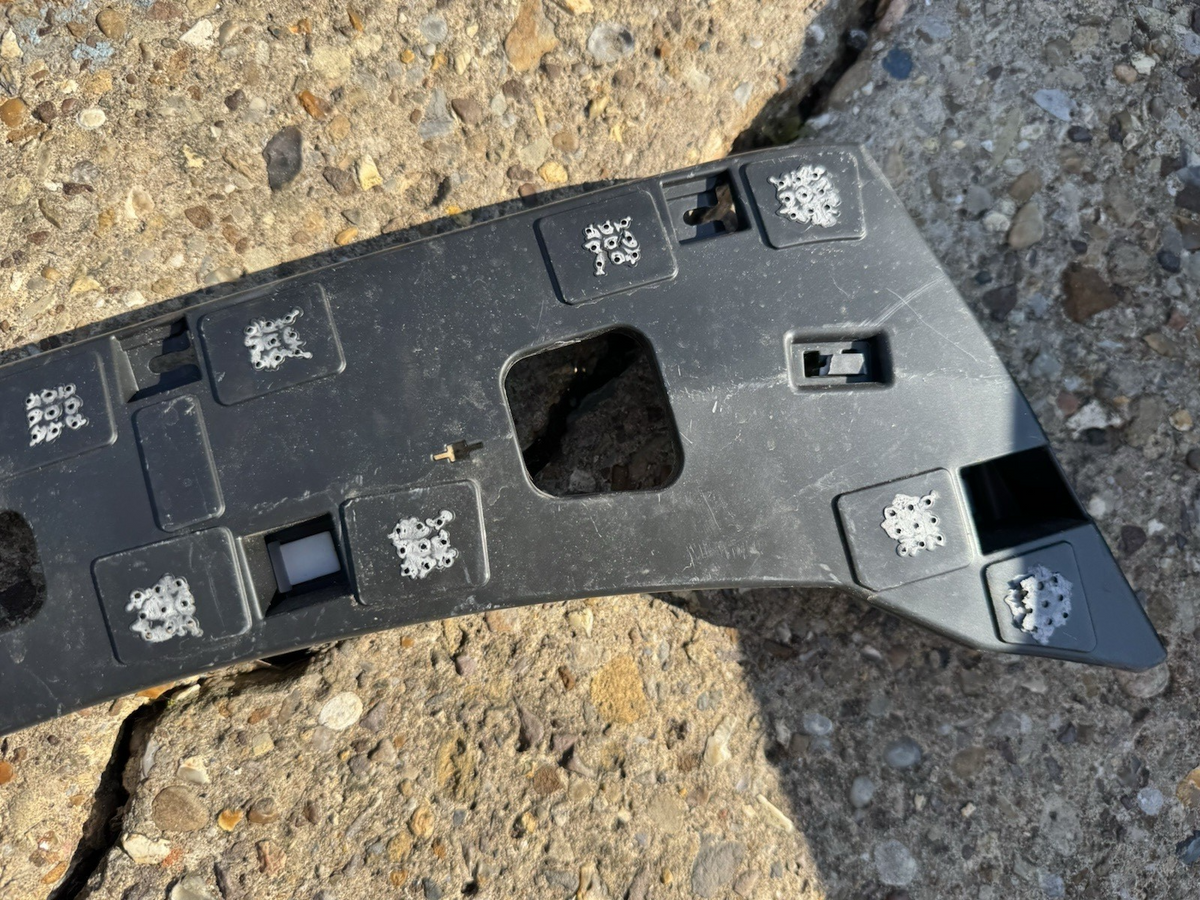 kia quarter garnish 877D2-DO100 RH 2023on