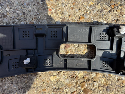 kia quarter garnish 877D2-DO100 RH 2023on