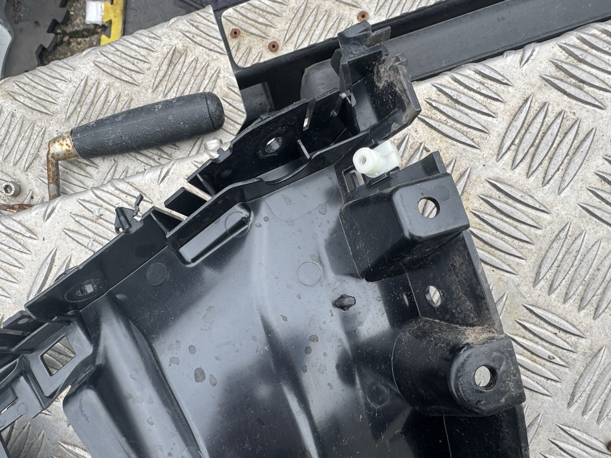 2019 ON L663 LAND ROVER DEFENDER 90 REAR BUMPER BRACKET RH SIDE L8B217A881A