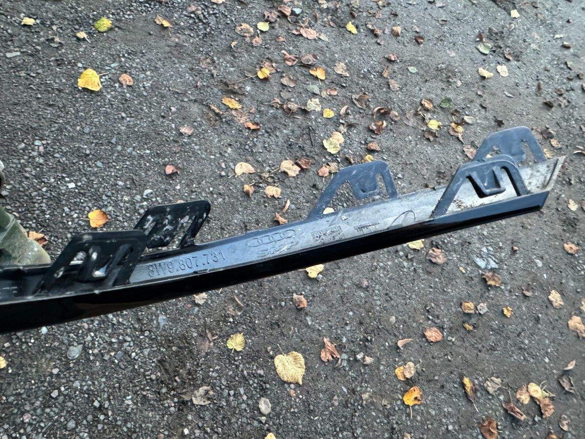 2023 Audi BS9 RS4 Avant Quattro 8W5 8WD Moulding Kiri Bumper Belakang 8W9807731