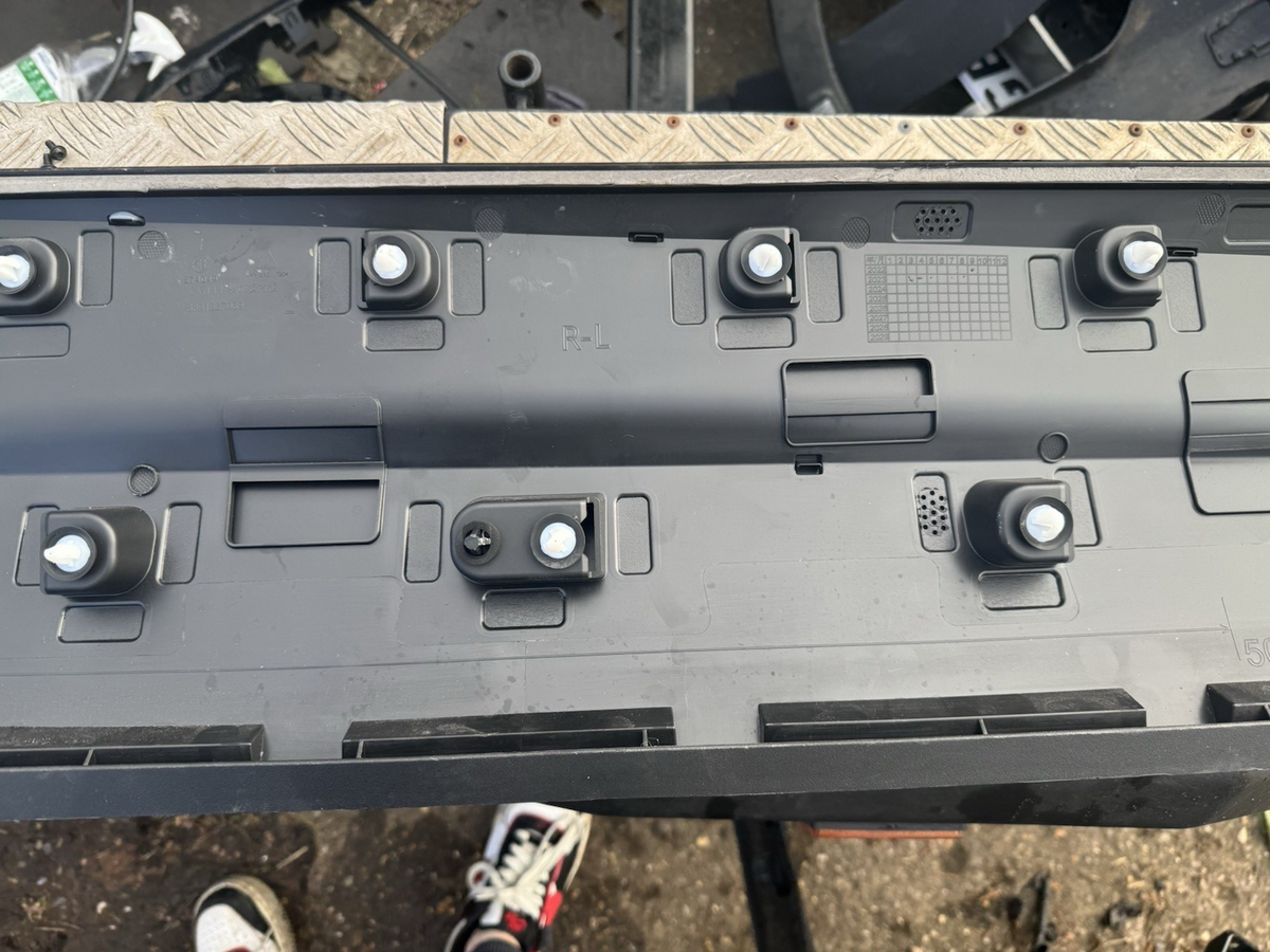 8891667069 left unknown door moulding 2022on