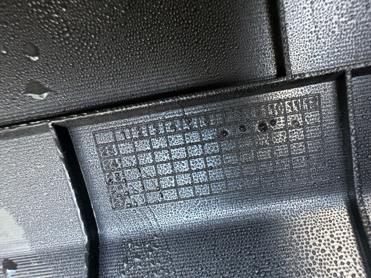 COVER PINTU BAGASI BELAKANG VOLVO ?POLESTAR? ORIGINAL TIDAK DIKETAHUI 80001734