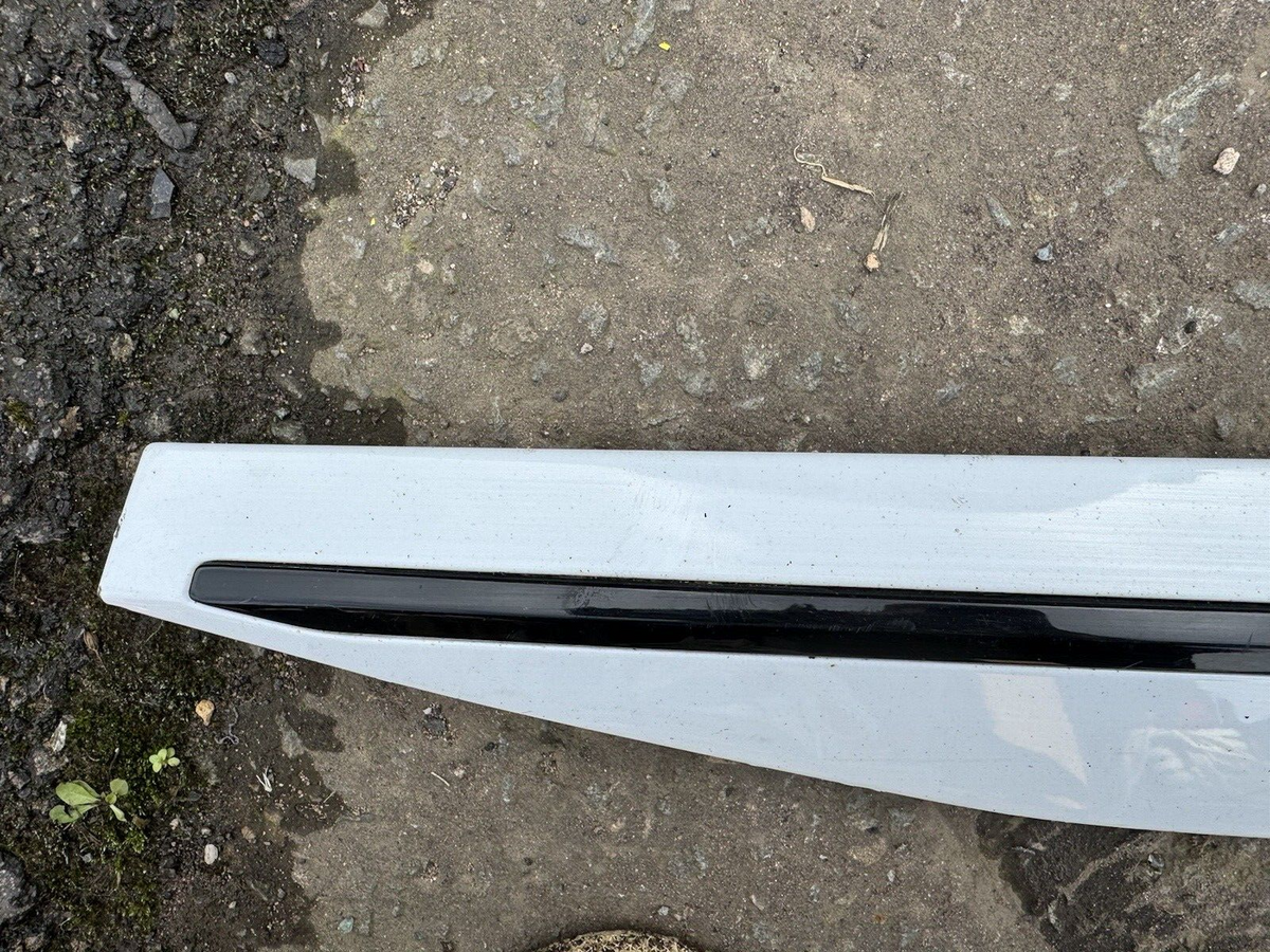 SKODA SUPERB B8 3V Estate Hybrid Kemasan Bawah Pintu Kanan Depan 3V0853294