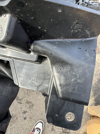 HY328310AB Land Rover Discovery 5 L462 แผงยึดหม้อน้ำด้านขวา ฝาครอบหม้อน้ำ
