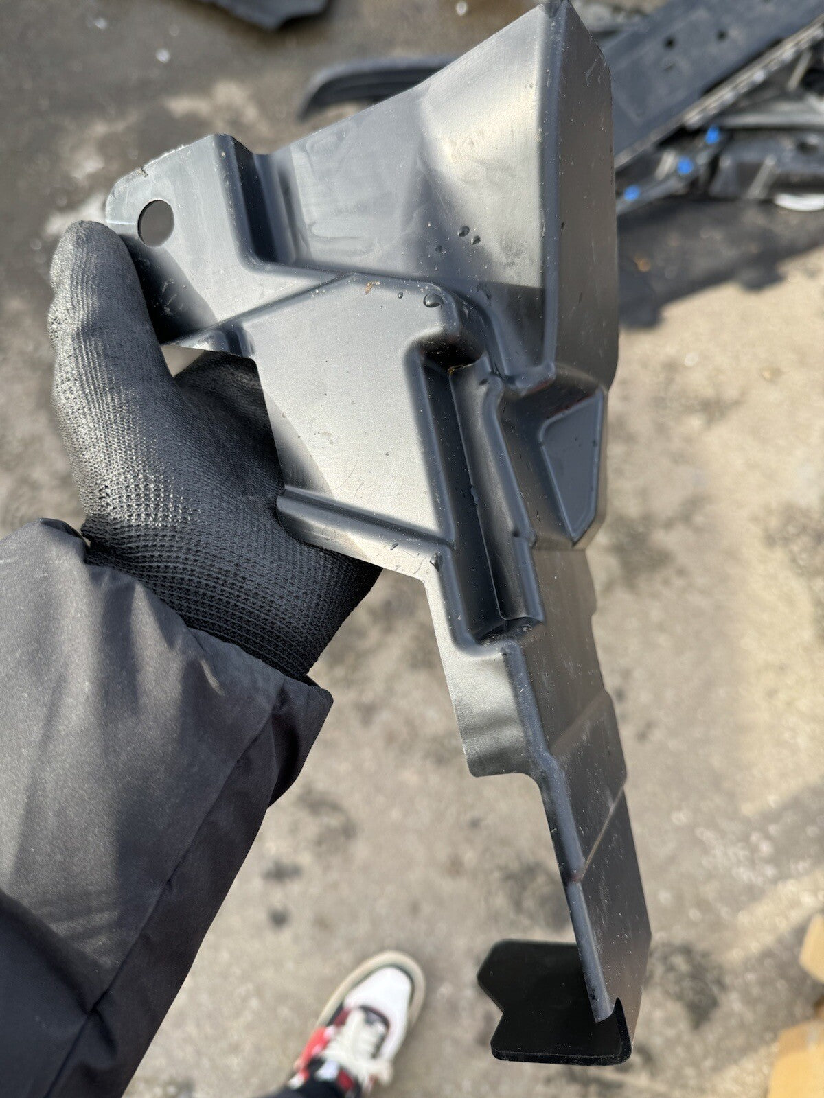 HY328310AB Land Rover Discovery 5 L462 แผงยึดหม้อน้ำด้านขวา ฝาครอบหม้อน้ำ