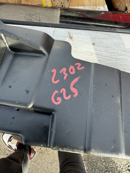 HY328310AB Land Rover Discovery 5 L462 แผงยึดหม้อน้ำด้านขวา ฝาครอบหม้อน้ำ
