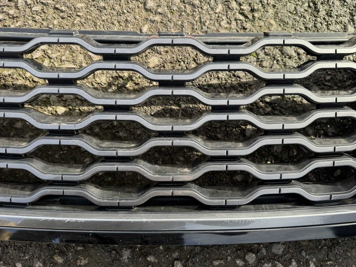 Land Rover Velar 黑色外框水箱護罩 m8a2r708l