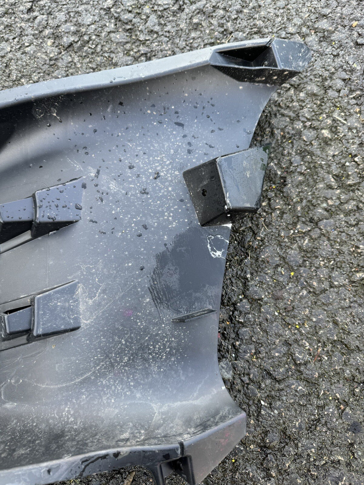 Pendakap Saluran Udara Kiri Bampar Depan Range Rover Evoque K8D2-17E951 Tulen
