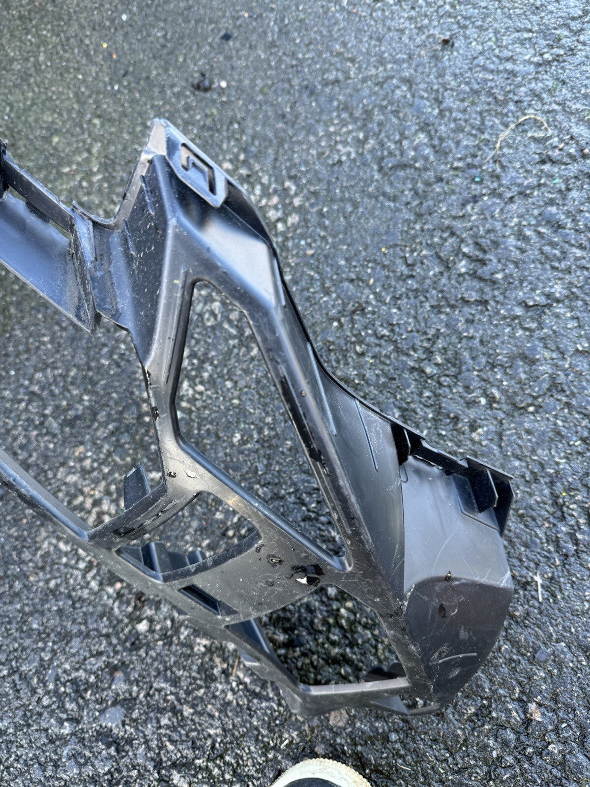 Peugeot 5008 前保桿右支架 9815337580 原廠件