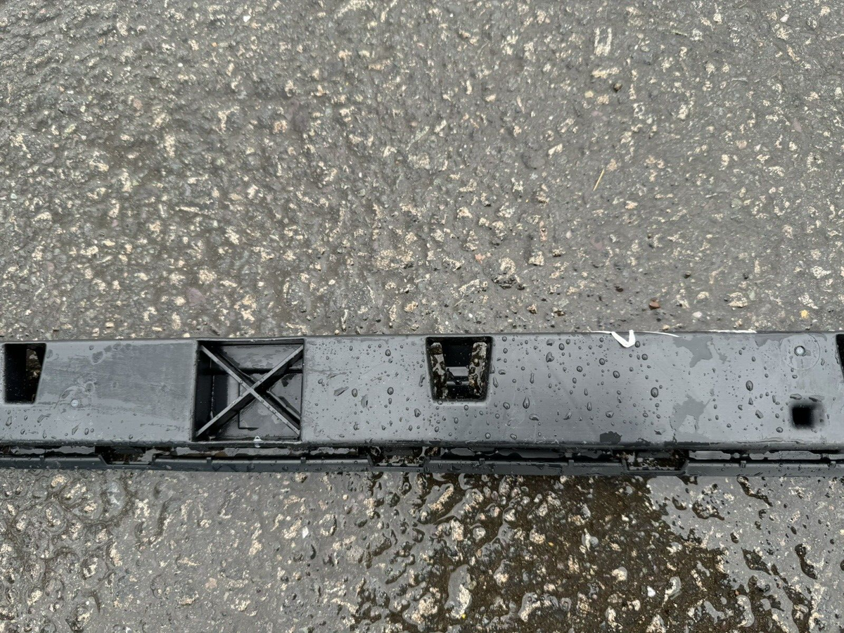MERCEDES GLA CLASS BRAKET BUMPER BELAKANG 5 Pintu Estate A1568850065
