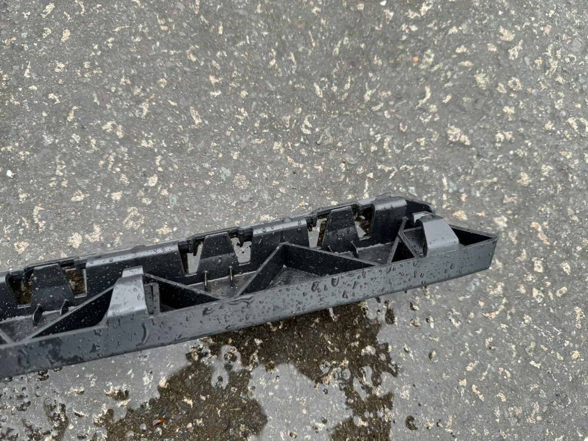 MERCEDES GLA CLASS BRAKET BUMPER BELAKANG 5 Pintu Estate A1568850065