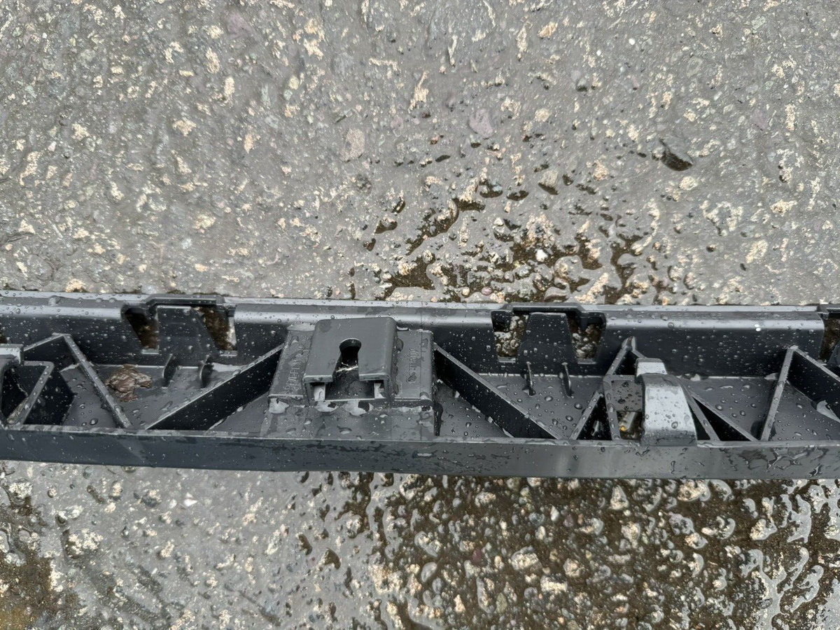 MERCEDES GLA CLASS BRAKET BUMPER BELAKANG 5 Pintu Estate A1568850065